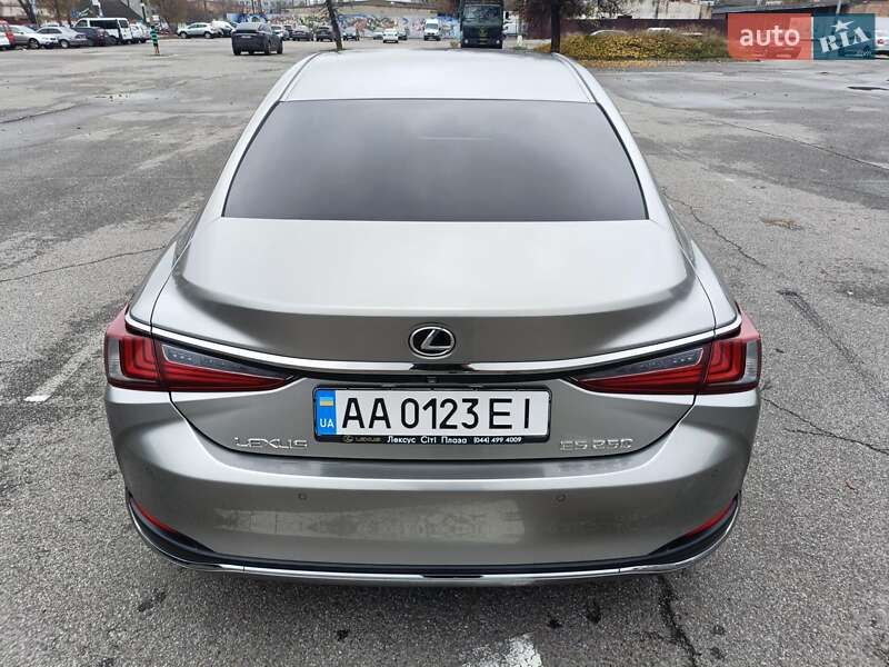 Седан Lexus ES 2018 в Києві