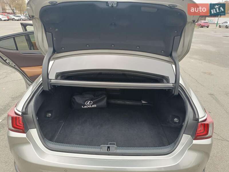 Седан Lexus ES 2018 в Києві