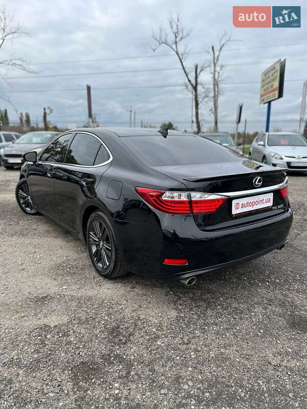 Седан Lexus ES 2015 в Белогородке