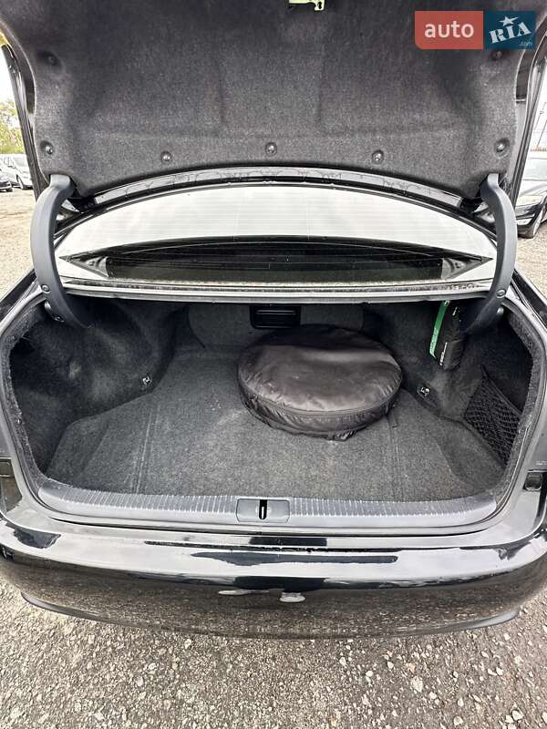 Седан Lexus ES 2015 в Белогородке