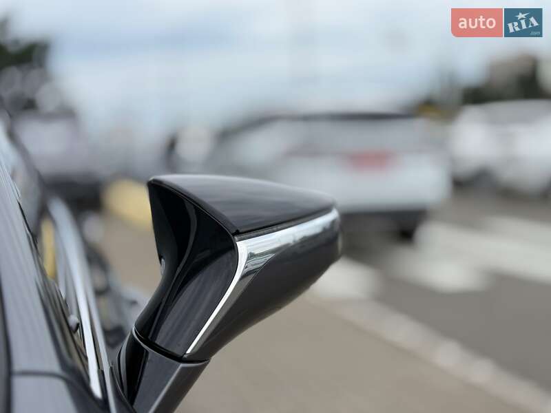 Седан Lexus ES 2020 в Киеве