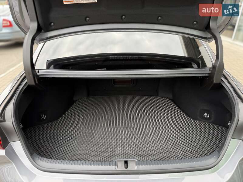 Седан Lexus ES 2020 в Киеве