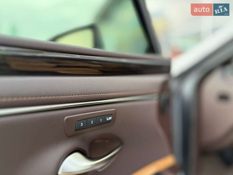 Седан Lexus ES 2020 в Киеве