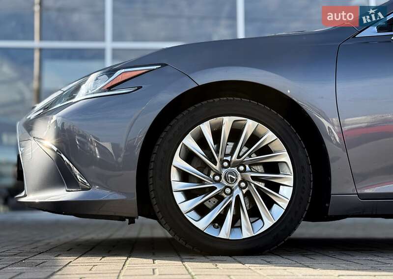 Седан Lexus ES 2020 в Киеве
