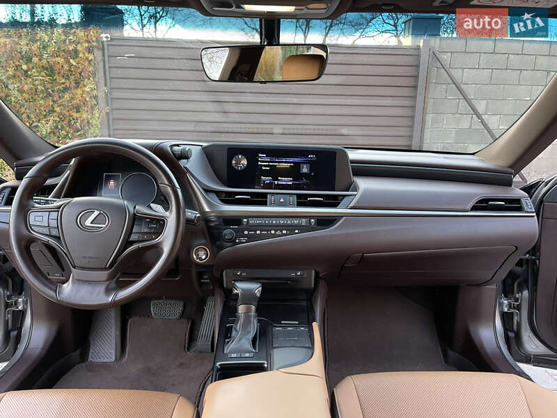 Седан Lexus ES 2019 в Каменском