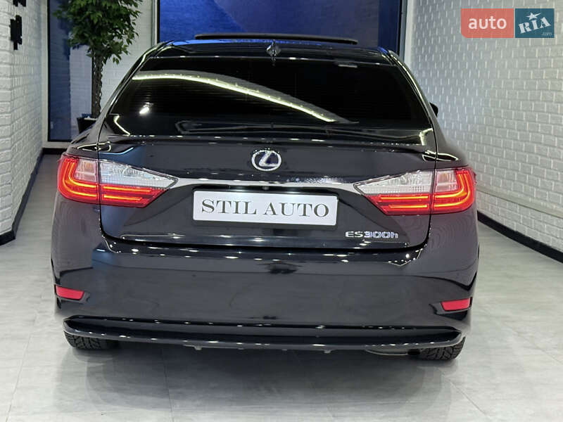 Седан Lexus ES 2016 в Одесі