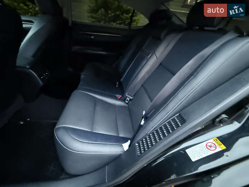 Седан Lexus ES 2016 в Одесі