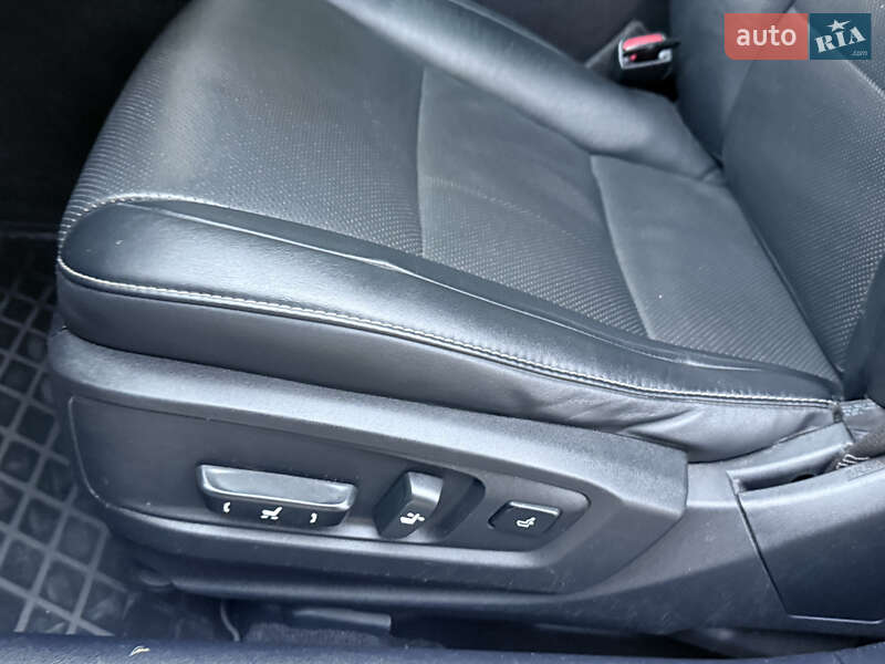 Седан Lexus ES 2016 в Одесі