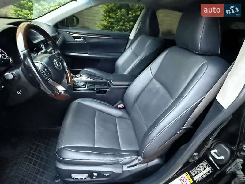 Седан Lexus ES 2016 в Одесі