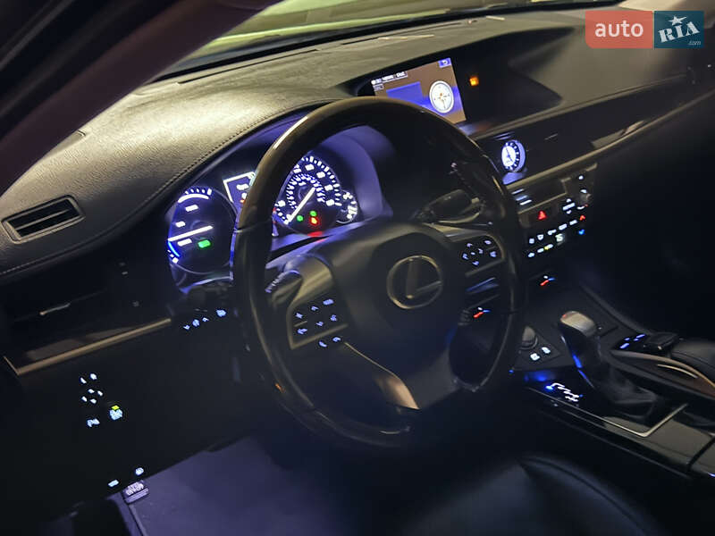 Седан Lexus ES 2016 в Одесі