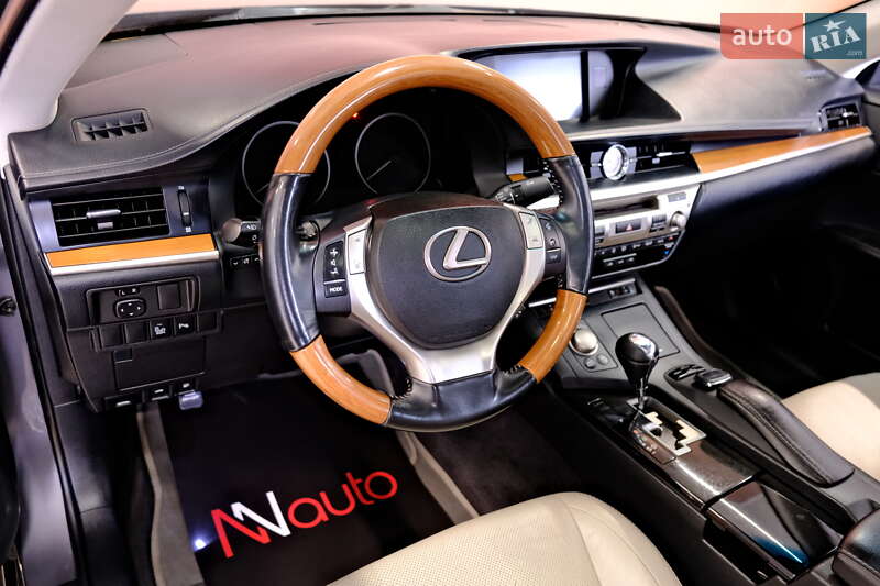 Седан Lexus ES 2014 в Одессе