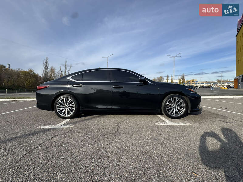 Седан Lexus ES 2021 в Киеве