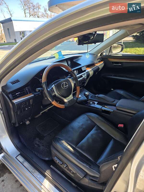Седан Lexus ES 2014 в Бердичеве