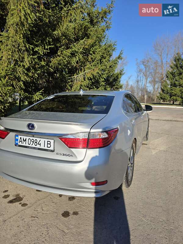 Седан Lexus ES 2014 в Бердичеве