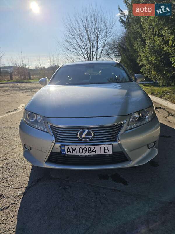 Седан Lexus ES 2014 в Бердичеве