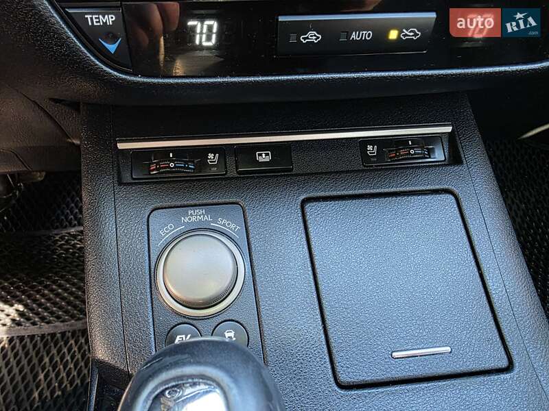 Седан Lexus ES 2014 в Бердичеве