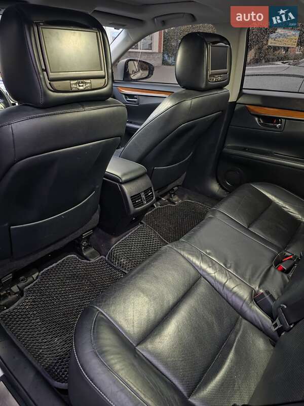 Седан Lexus ES 2014 в Бердичеве
