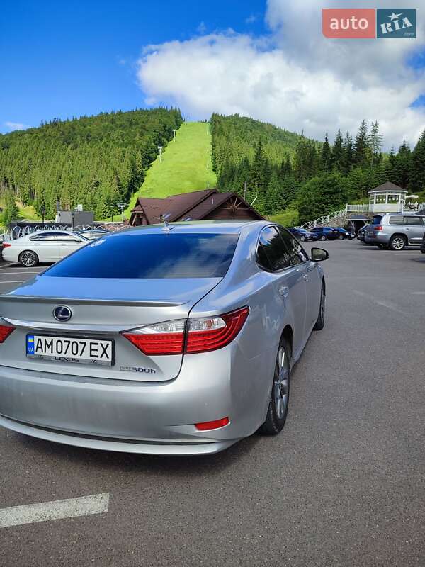 Седан Lexus ES 2014 в Бердичеве