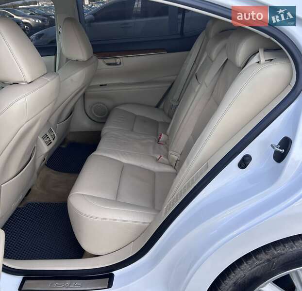 Седан Lexus ES 2013 в Житомире