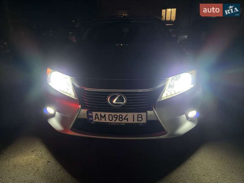Седан Lexus ES 2014 в Бердичеве