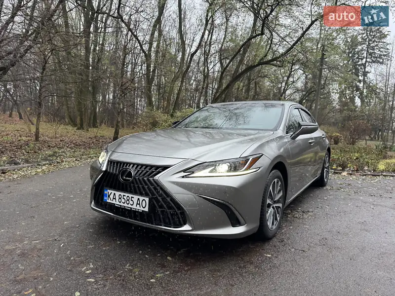 Lexus ES 2022