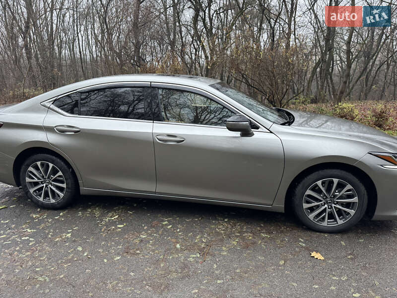 Седан Lexus ES 2022 в Киеве