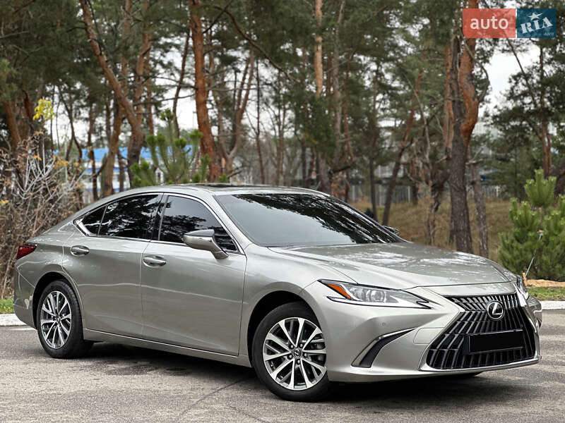 Lexus ES 2022
