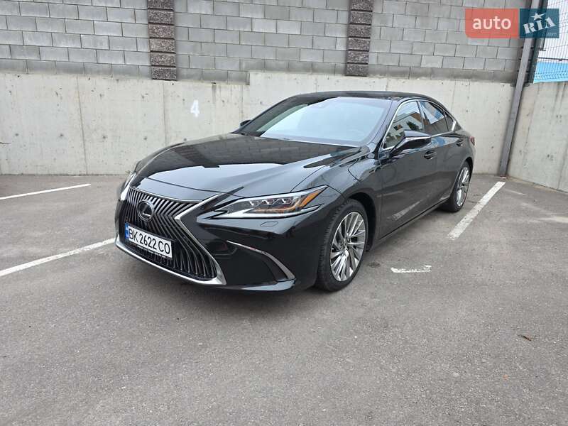 Седан Lexus ES 2018 в Рівному