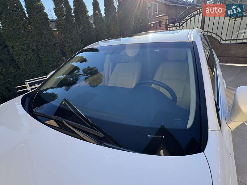 Седан Lexus ES 2015 в Киеве