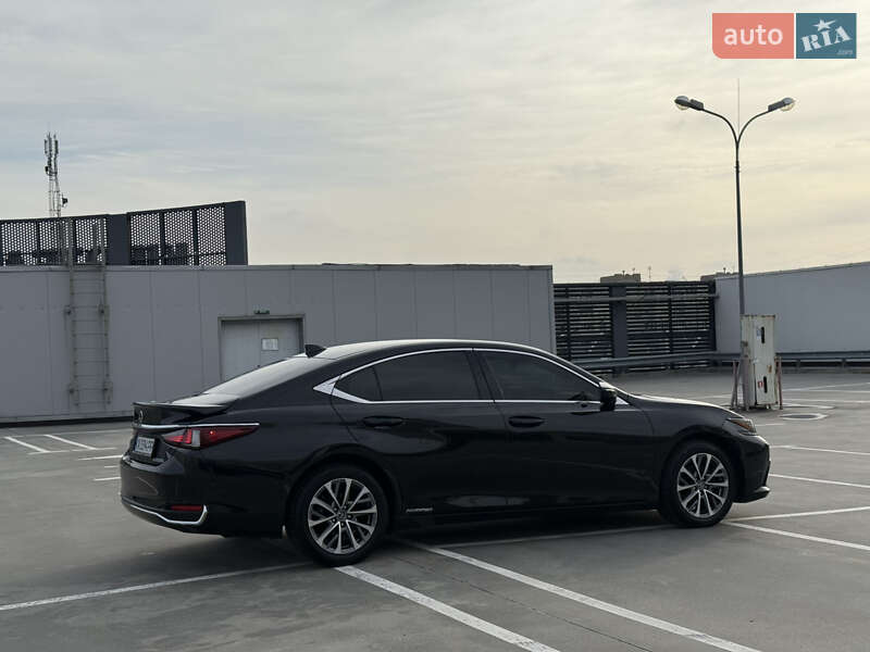 Седан Lexus ES 2022 в Киеве