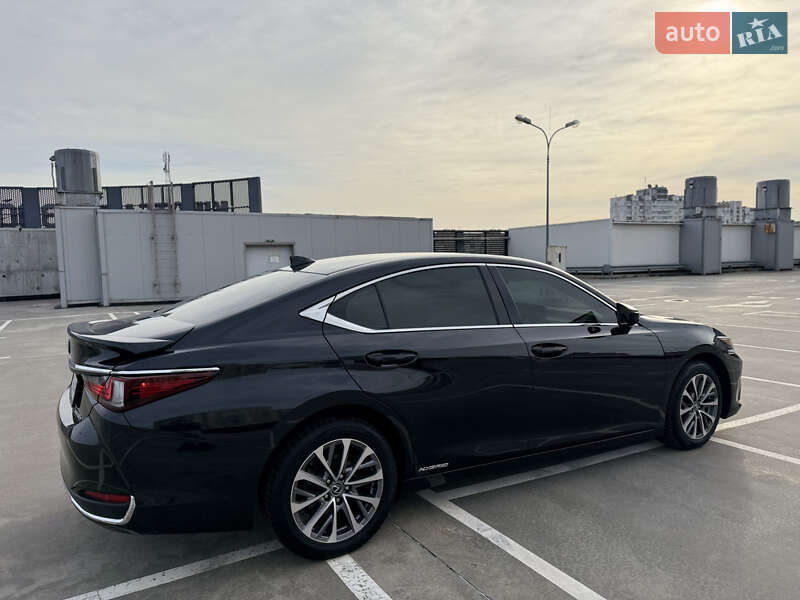 Седан Lexus ES 2022 в Киеве