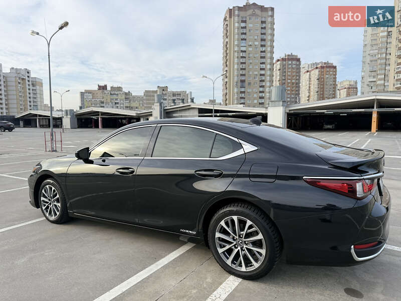 Седан Lexus ES 2022 в Киеве