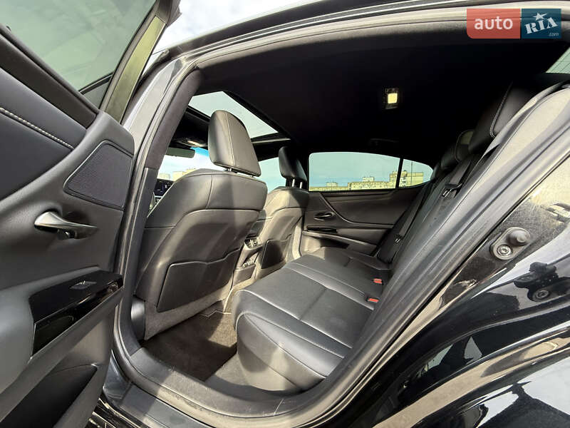 Седан Lexus ES 2022 в Киеве