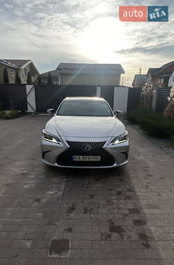 Седан Lexus ES 2019 в Киеве