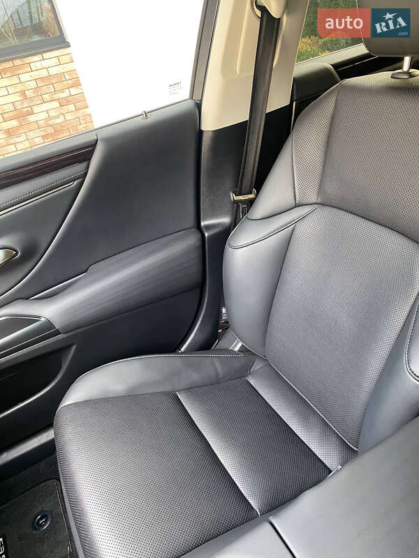 Седан Lexus ES 2019 в Києві
