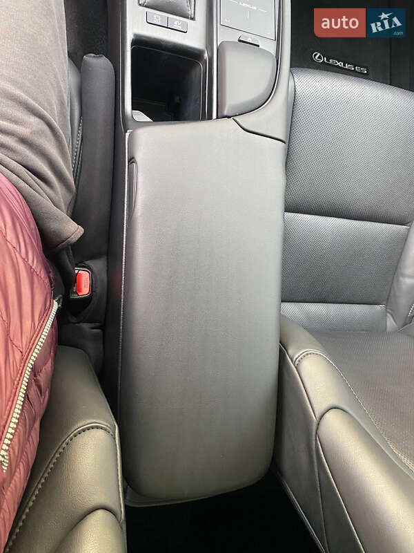 Седан Lexus ES 2019 в Києві