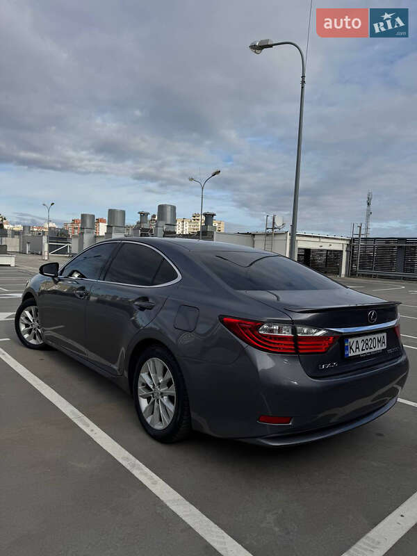Седан Lexus ES 2014 в Киеве