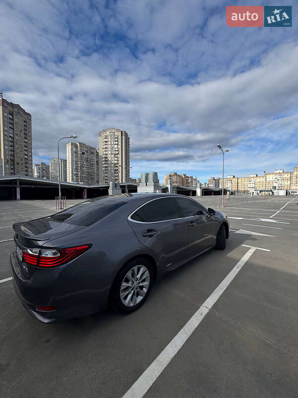 Седан Lexus ES 2014 в Киеве