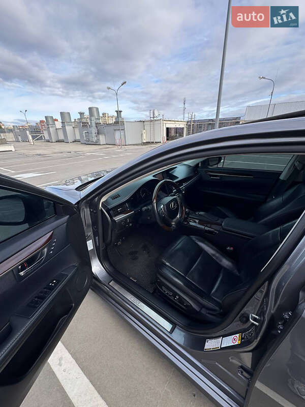 Седан Lexus ES 2014 в Киеве