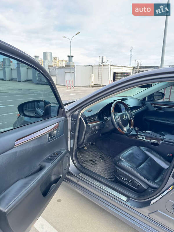 Седан Lexus ES 2014 в Киеве