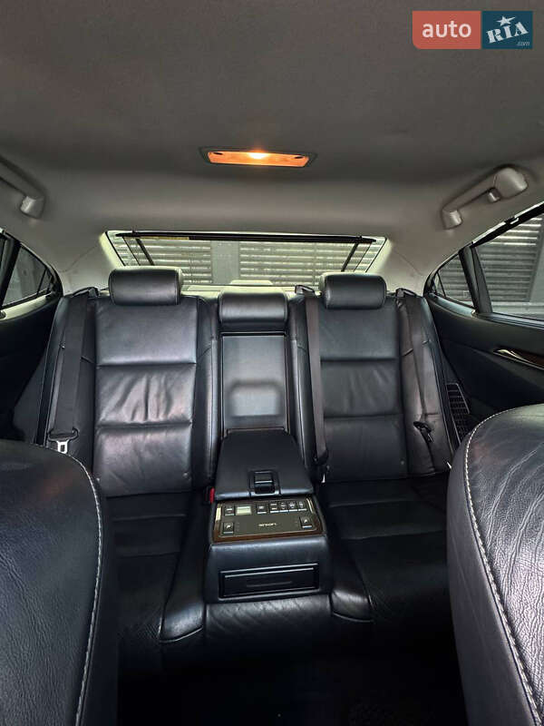 Седан Lexus ES 2014 в Киеве