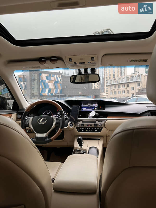 Седан Lexus ES 2013 в Києві
