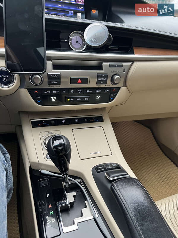 Седан Lexus ES 2013 в Києві