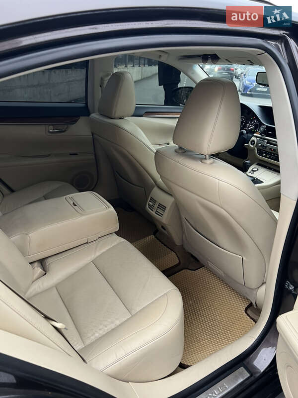 Седан Lexus ES 2013 в Києві
