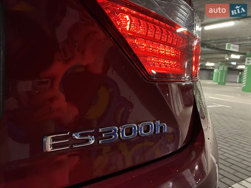 Седан Lexus ES 2014 в Киеве