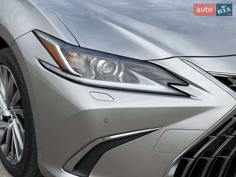 Седан Lexus ES 2024 в Ровно