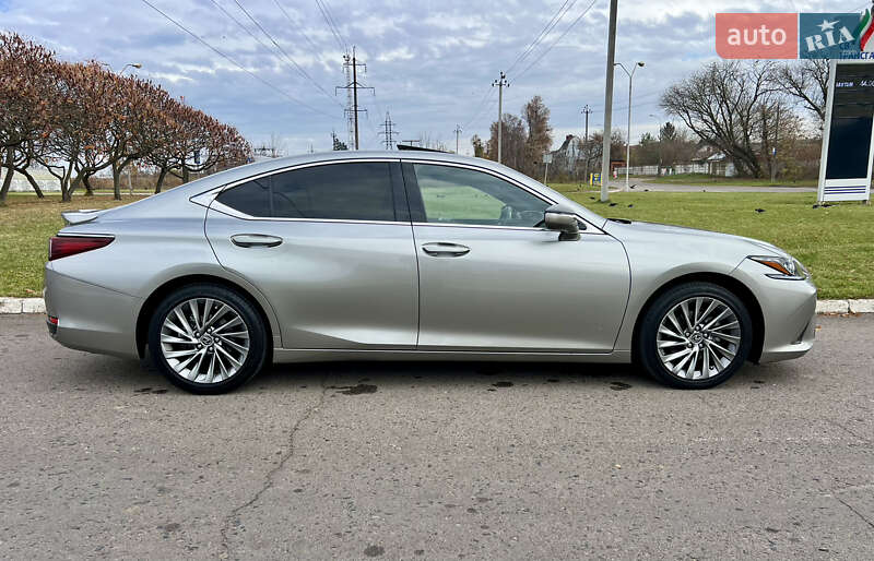 Седан Lexus ES 2024 в Ровно