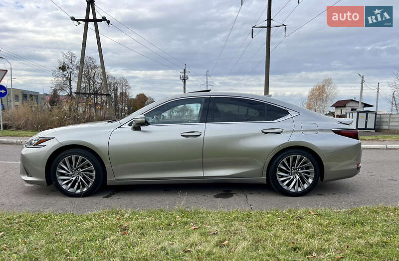 Седан Lexus ES 2024 в Ровно