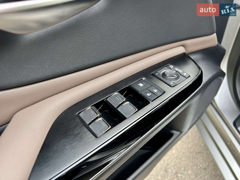 Седан Lexus ES 2024 в Ровно