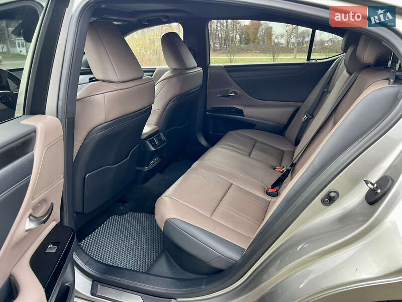 Седан Lexus ES 2024 в Ровно